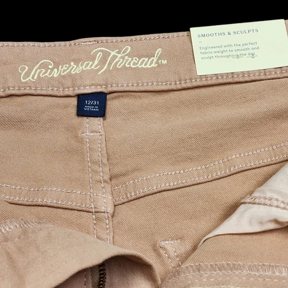 NWT Universal Thread Co High-Rise Midi Shorts - Size 12/31 - Picture 3 of 8